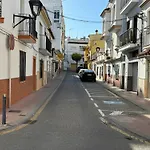 Encantadora Casa En El Corazon De アパート エステポナ